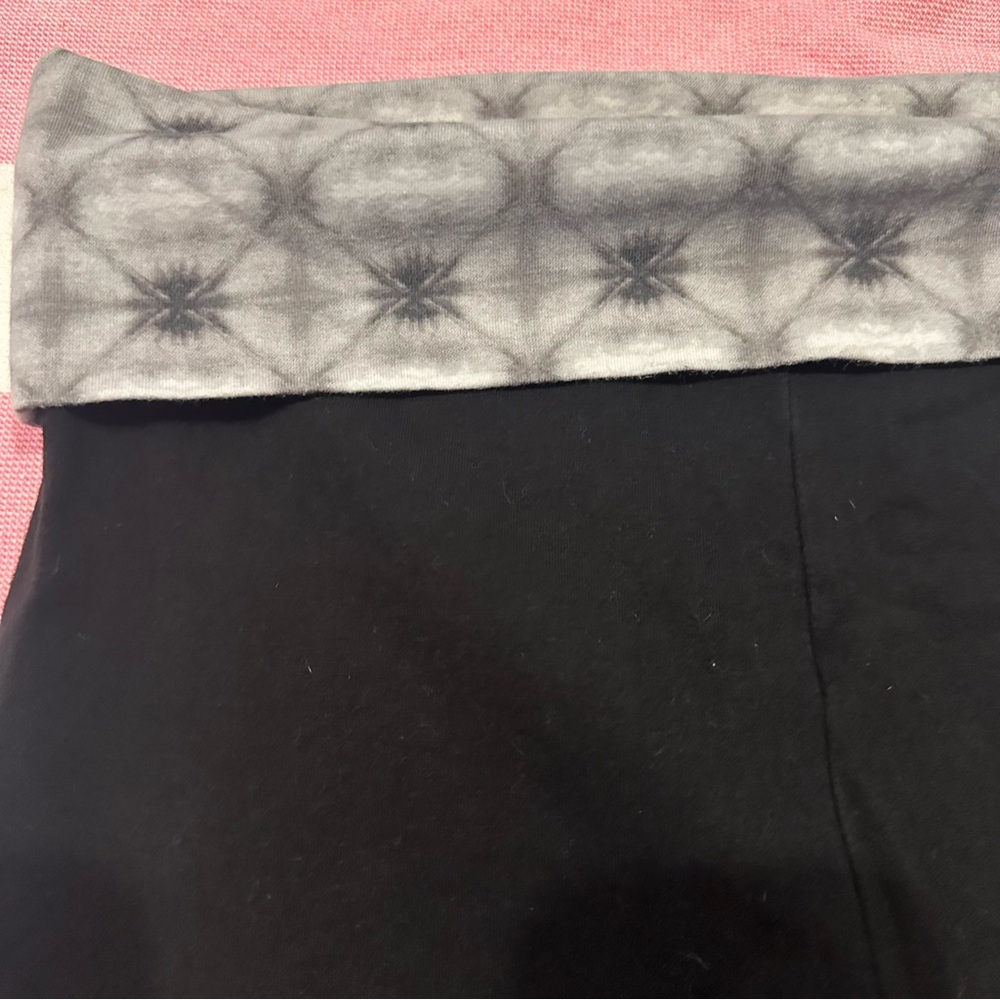 Victoria Secret Cropped Yoga Pants - Picture 2 of 4